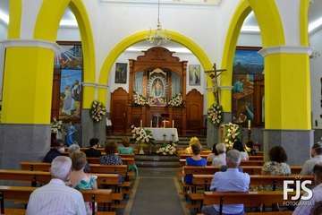 Solemne función religiosa en el templo de Lomo Magullo en honor de la Virgen de las Nieves/Francisco Javier Santana.